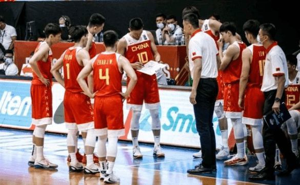 时间：2025.05.09 ：今日影评 作者：乐意 ： 《人生开门红》：辛辣揭露网红直播产业 时长：08:00 ：电影网 展开 《人生开门红》：辛辣揭露网红直播产业收起 时长：08:00建议WIFI下打开 专稿 电影《人生开门红》讲述了平凡“烤肠哥”周大江（常远饰演）阴差阳错地误入网红名利场，与网络红人小海茉（邓家佳饰演）假扮情侣，引发了一系列啼笑皆非的故事，也意外揭发了直播产业背后不为人知的阴暗面。